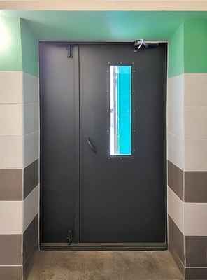 Подъездная дверь с окном