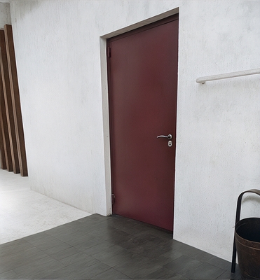 Уличная техническая дверь