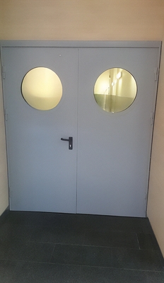 С двумя круглыми окнами