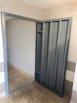 Техническая серая дверь