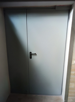 Огнестойкая дверь серого цвета