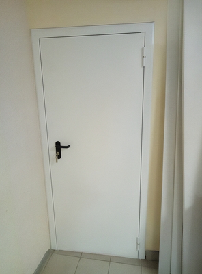 Белая пожаростойкая дверь