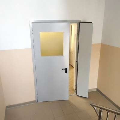 Дверь с окном