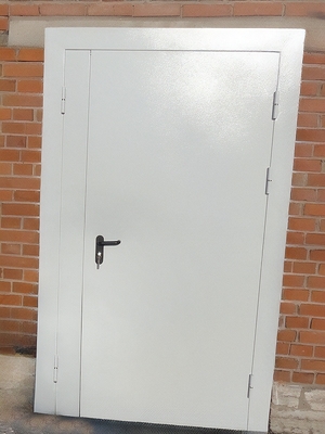 Стальная огнеупорная дверь