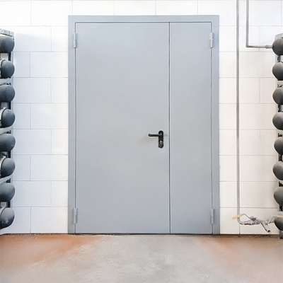 Дверь серого цвета