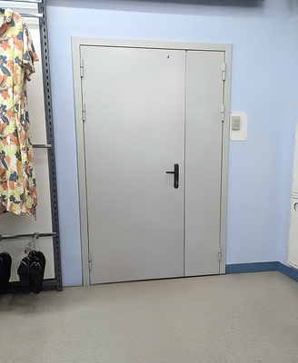 Дверь в подсобное помещение