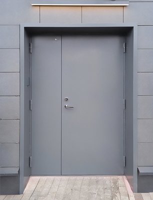 Полуторная дверь серого цвета