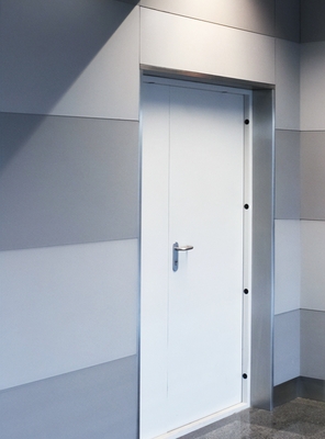 Белая огнестойкая дверь