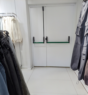 Дверь Антипаника в магазине