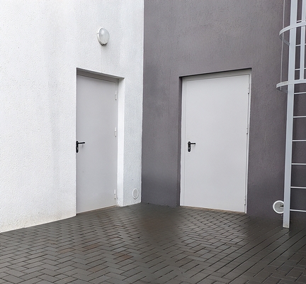 Двери в торговом комплексе Двери в торговом комплексе