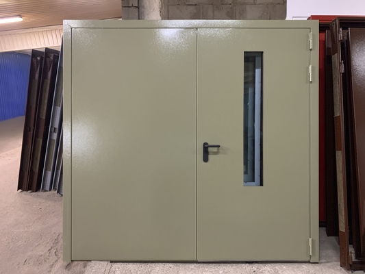 Противопожарная дверь с боковой вставкой